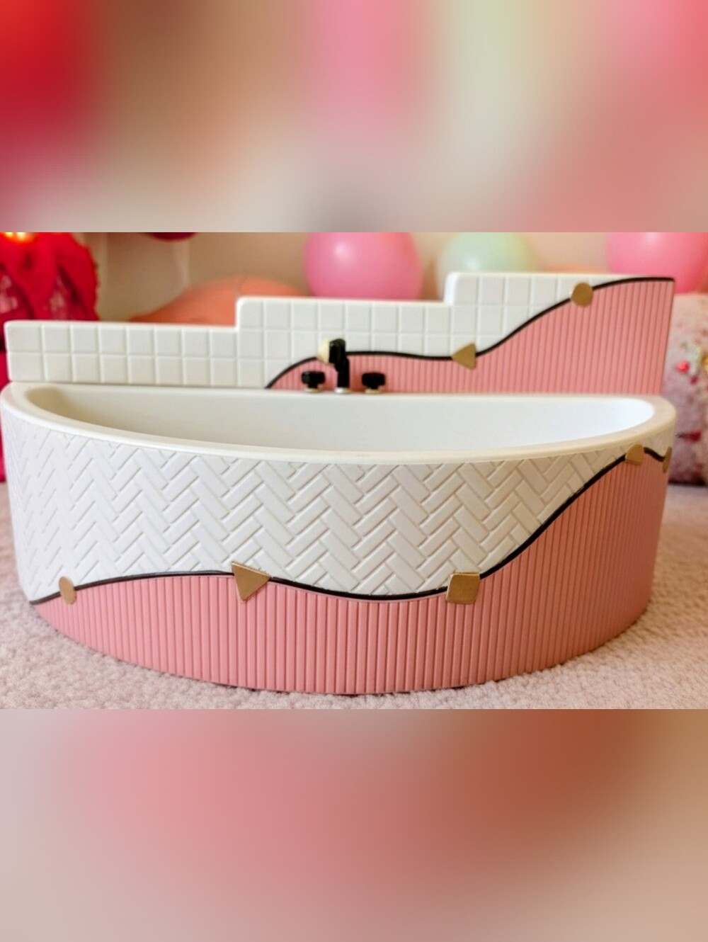 LOL SURPRISE OMG House Of Surprises Replacement Bathtub-NO SHOWER HEAD